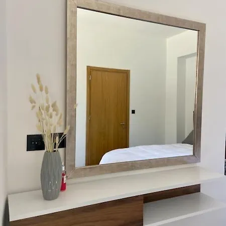 Daire Modern And Classic House Old Down *